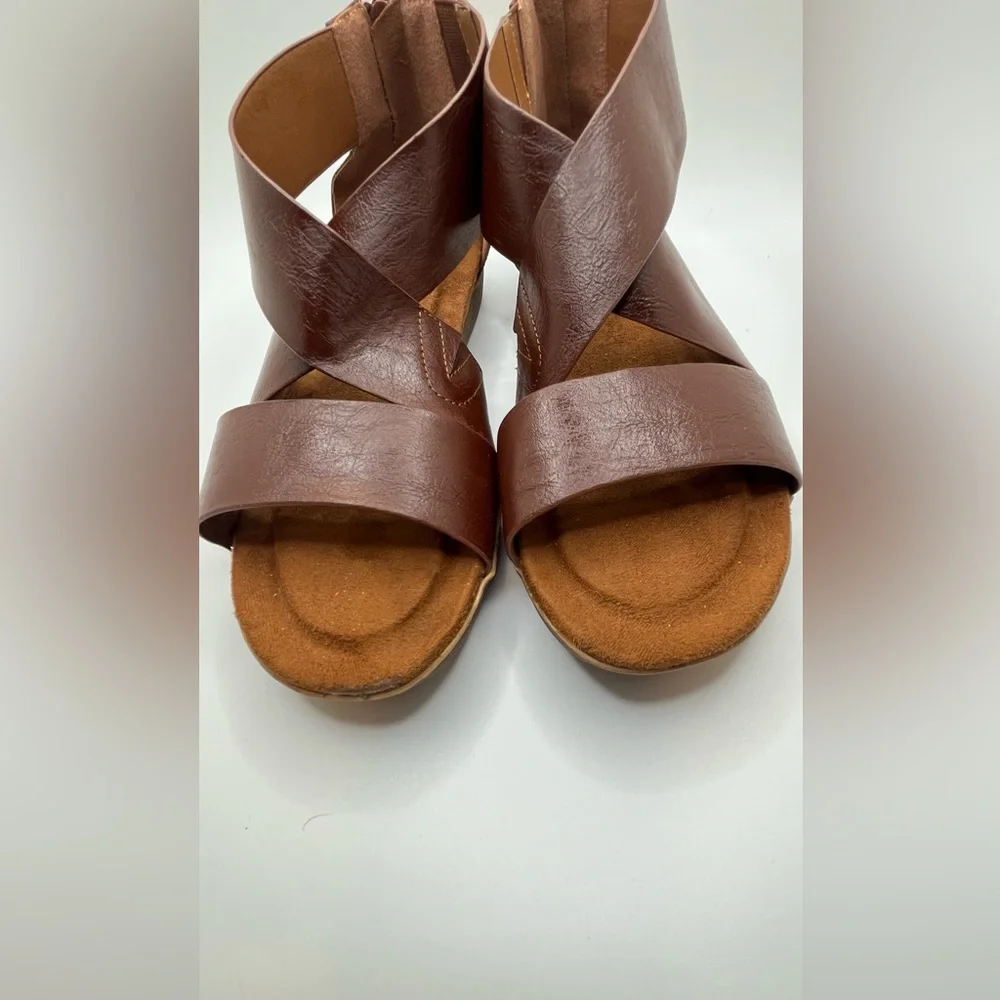 Pierre Dumas Women's Kori Faux Leather Dark Brown Flat Sandals Size 9 - Picture 10 of 14